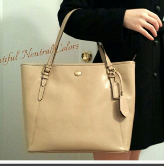 COACH Signature Payton Leather Zip Top Tote In Sand. - Picture 2 of 16